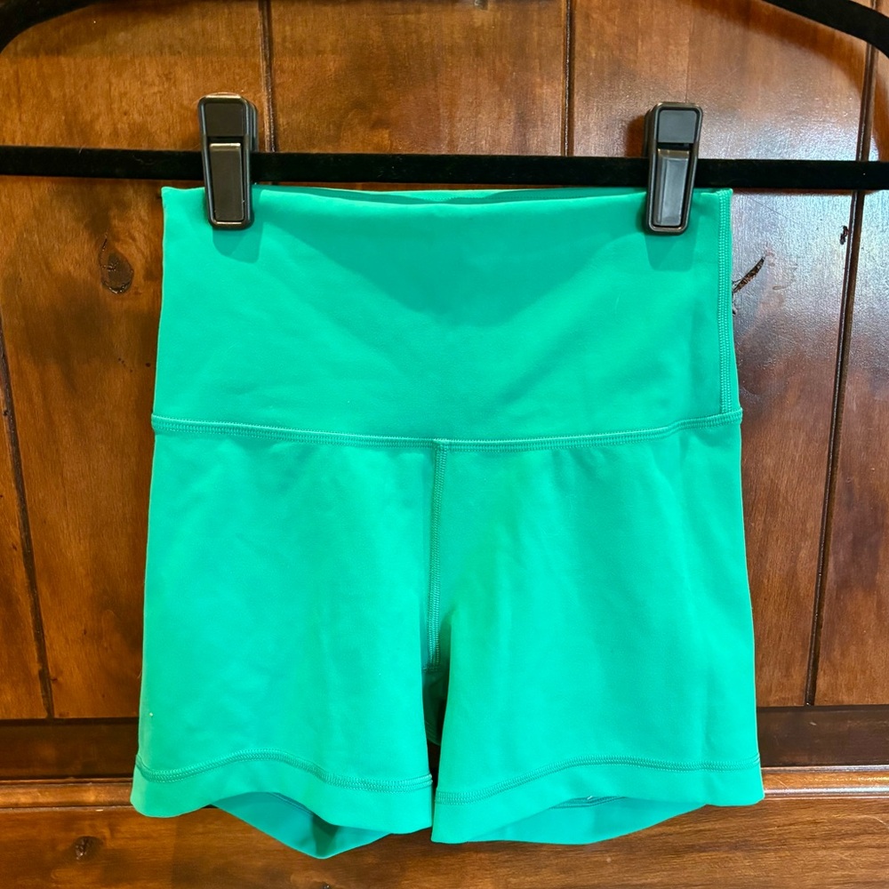 💚 Lululemon High Rise Wunder Train 4” shorts